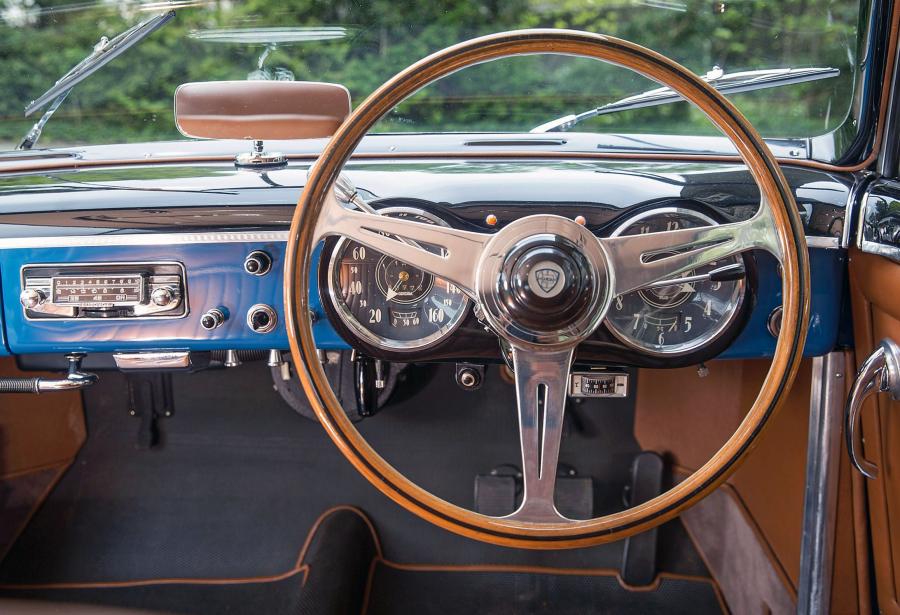 Панель приборов Lancia Aurelia Coupe 1952 года  (фото 11 из 18)
